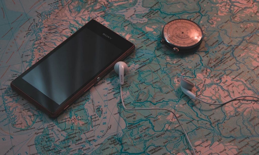 smartphone 1283012 1280 วิธีดู Google Maps Timeline ประวัติการเดินทางไปไหนมาไหนของเรา (พร้อมวิธีลบ)