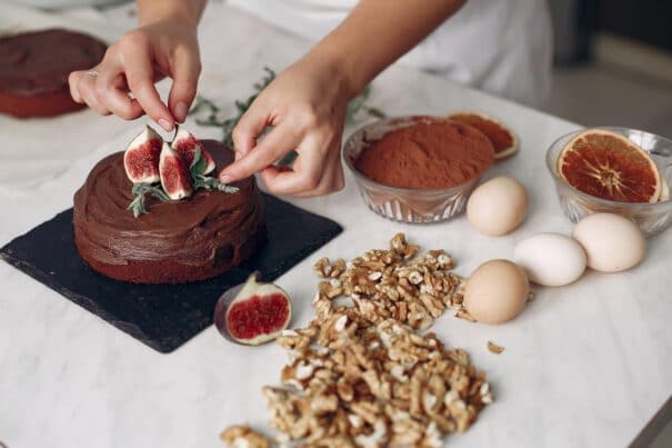 โสดอย่างไรให้มีความสุข - chef white clothes prepares chocolate cake lady is preparing dessert woman bakes cake - ภาพที่ 5