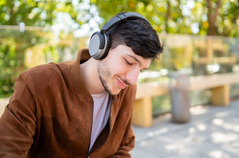 ของขวัญวันเกิด ผู้ชาย - portrait young handsome man listening music with headphones while sitting outdoors urban concept - ภาพที่ 21