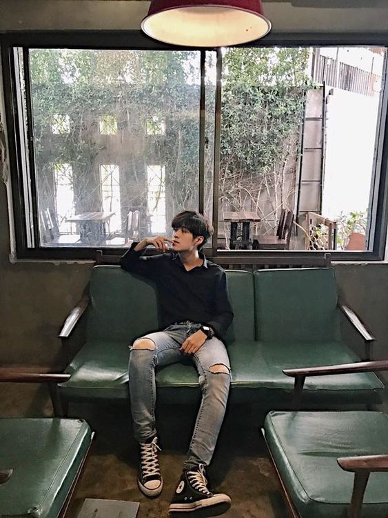 พาชม 20 ไอเดียโพสท่าถ่ายรูปร้านกาแฟ สำหรับผู้ชาย 10