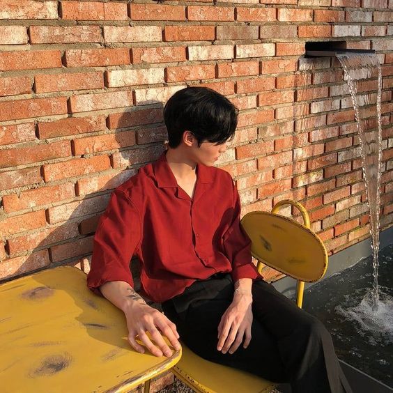 พาชม 20 ไอเดียโพสท่าถ่ายรูปร้านกาแฟ สำหรับผู้ชาย 11