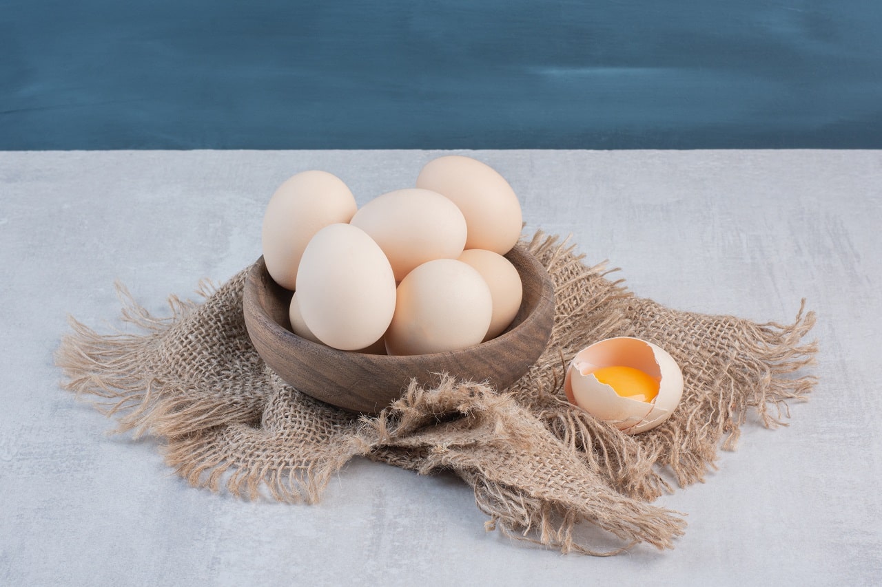 สูตรหมักผมด้วยไข่ - bowl eggs yolk shell piece cloth marble table - ภาพที่ 3