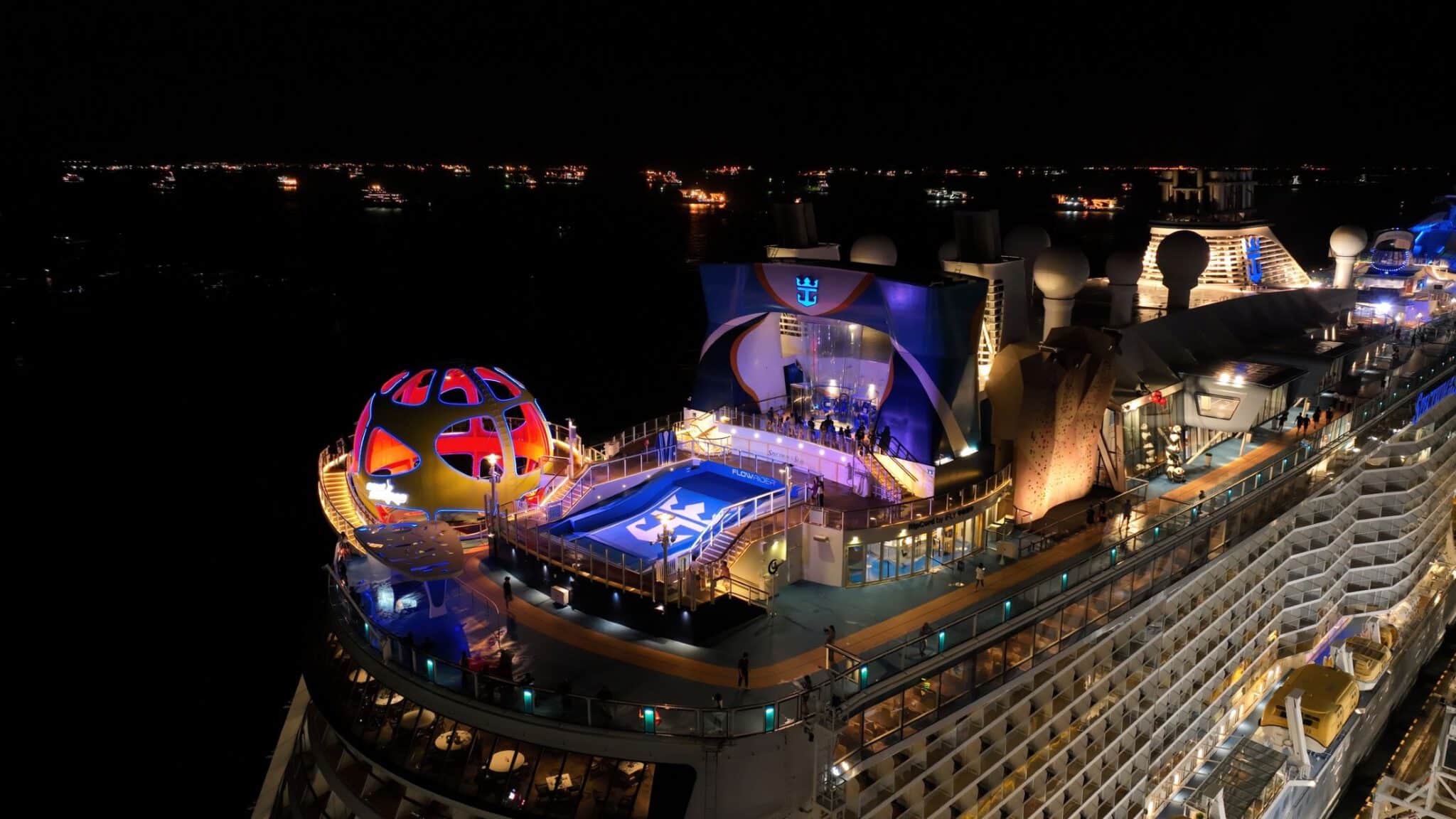 - Spectrum of the Seas featuring Sky Pad FlowRider and RipCord by iFly scaled - ภาพที่ 3