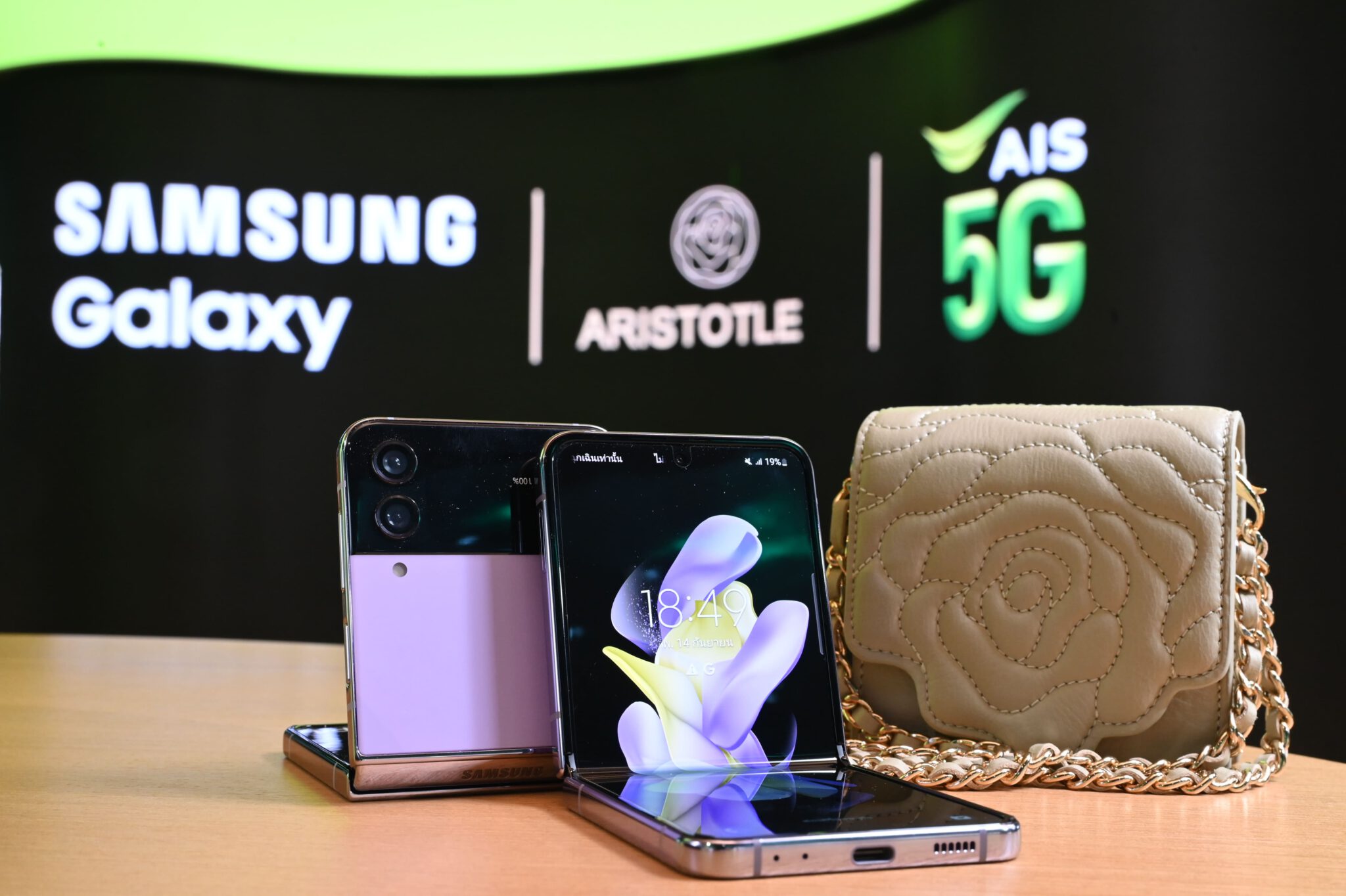 กระเป๋า Aristotle - Aristotle x AIS x Samsung6 scaled - ภาพที่ 5