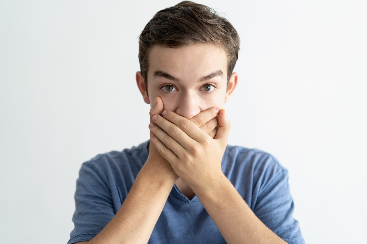 โรคหลอกตัวเอง - amazed teenage guy getting shocking disbelieving news - ภาพที่ 2