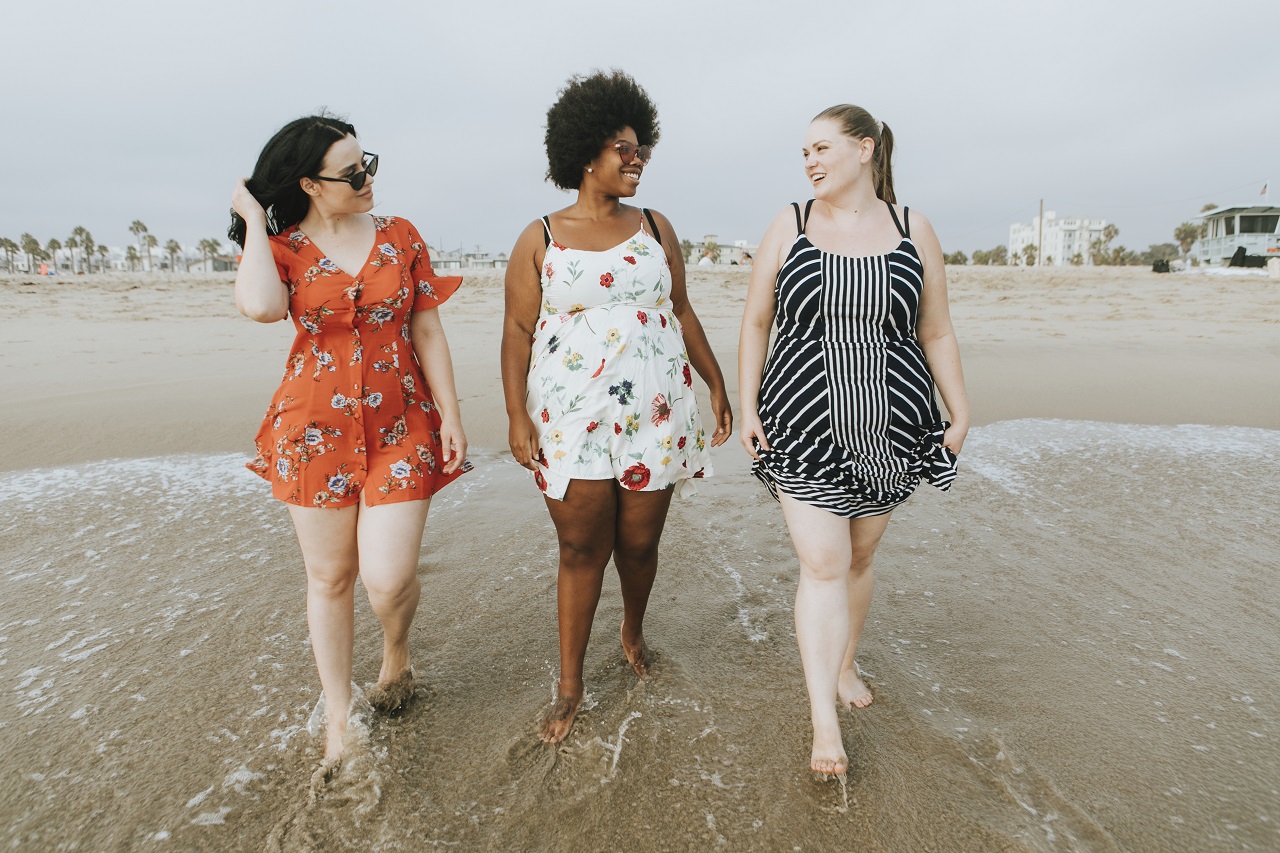 แคปชั่นคนอ้วน - curvy women beach - ภาพที่ 3