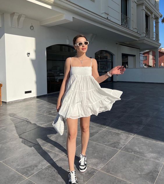 20 ไอเดียแต่งตัวชุดเดรสขาว หลากสไตล์ ใส่ง่าย ใส่ได้หลายโอกาส 5