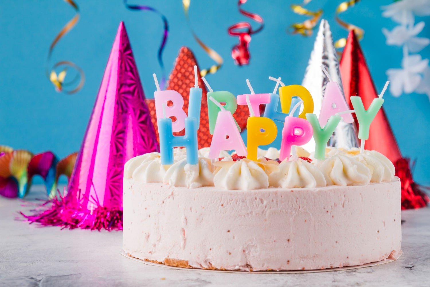 คำอวยพรวันเกิดตัวเอง - cake with candles birthday hats - ภาพที่ 3