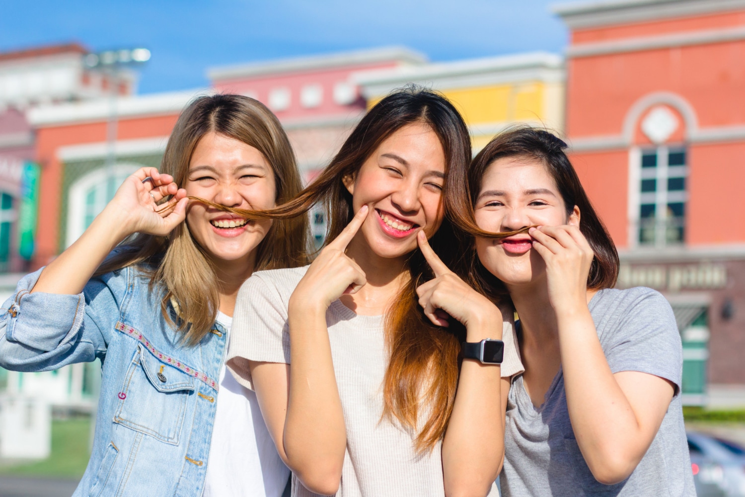 แคปชั่นน่ารัก - happy young asian women group city lifestyle playing chatting each other - ภาพที่ 3