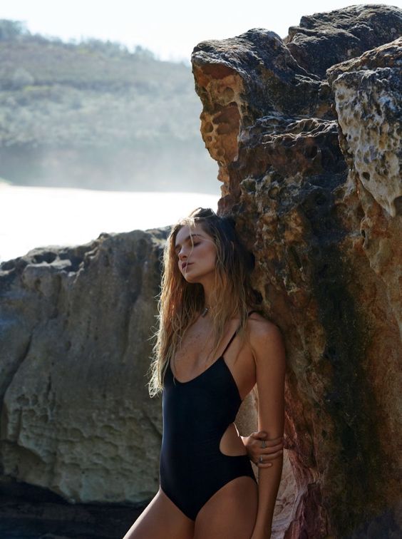 40 ไอเดียถ่ายรูปชุดว่ายน้ำ อวดหุ่นแซ่บ สวยเป๊ะแบบลุคตัวแม่! 34