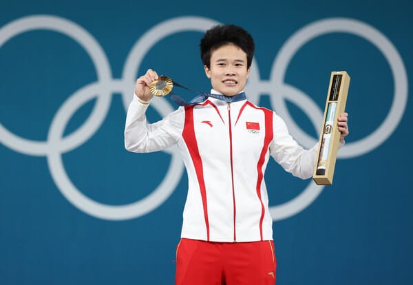 Hou Zhihui of Hunan Zoomlion Weightlifting Team Shatters Olympic Record ...