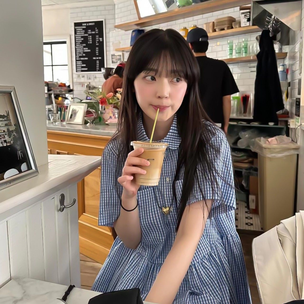 35 ไอเดียถ่ายรูปคู่แก้วน้ำ เก๋ ๆ ชิค ๆ จะนั่งถือ ยืนถือ ยังไงก็ปัง! 1