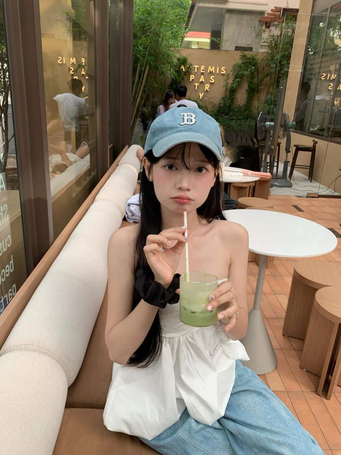 35 ไอเดียถ่ายรูปคู่แก้วน้ำ เก๋ ๆ ชิค ๆ จะนั่งถือ ยืนถือ ยังไงก็ปัง! 9