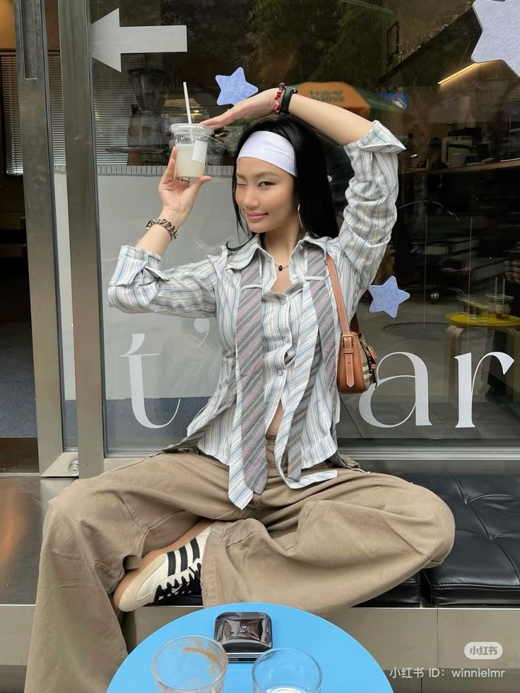 35 ไอเดียถ่ายรูปคู่แก้วน้ำ เก๋ ๆ ชิค ๆ จะนั่งถือ ยืนถือ ยังไงก็ปัง! 11