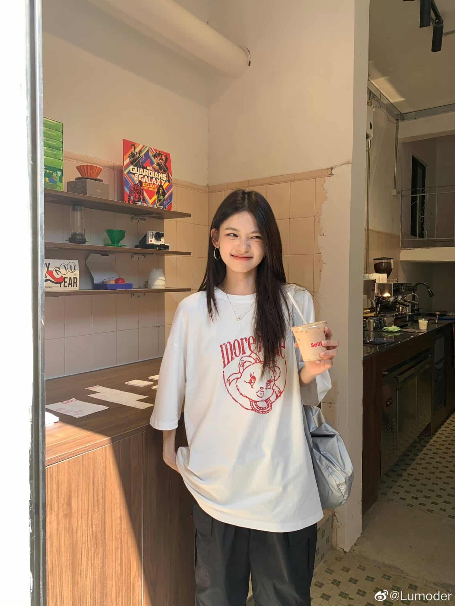 35 ไอเดียถ่ายรูปคู่แก้วน้ำ เก๋ ๆ ชิค ๆ จะนั่งถือ ยืนถือ ยังไงก็ปัง! 35
