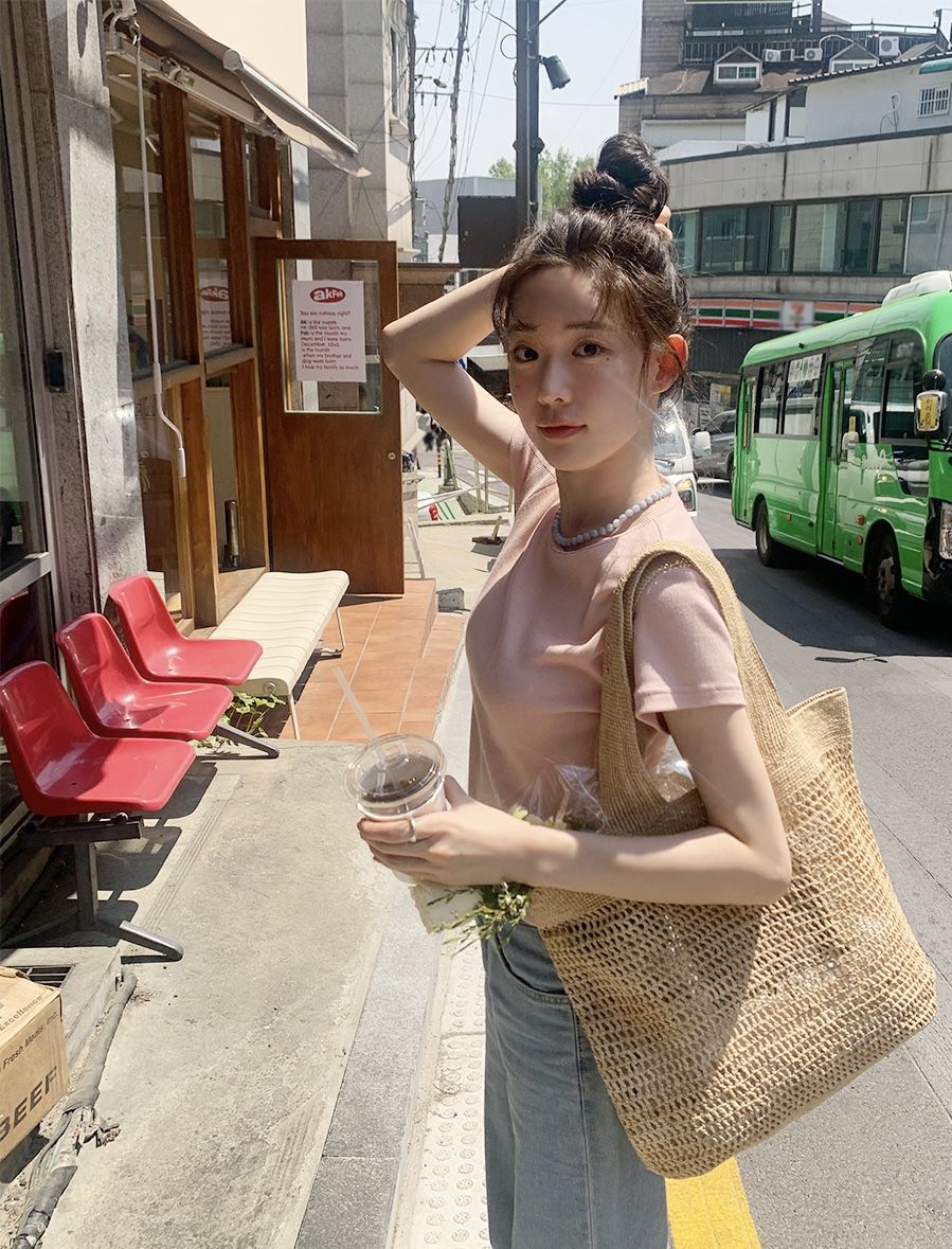 35 ไอเดียถ่ายรูปคู่แก้วน้ำ เก๋ ๆ ชิค ๆ จะนั่งถือ ยืนถือ ยังไงก็ปัง! 21