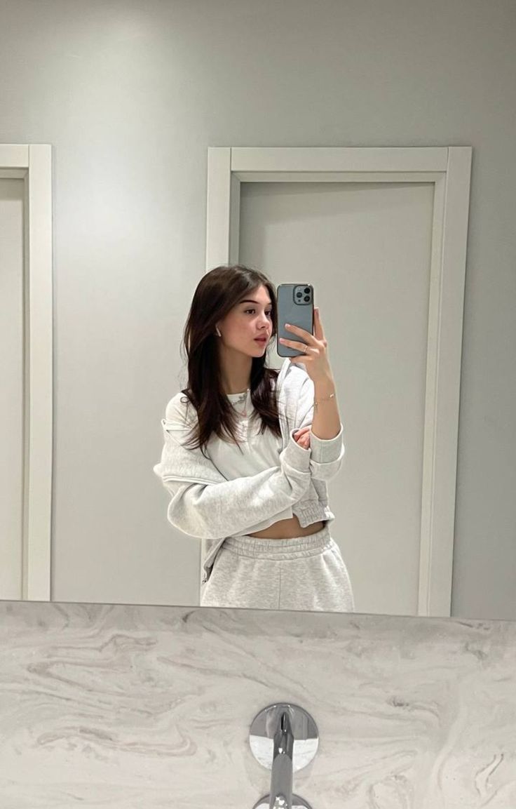 35 ไอเดียถ่ายรูปหน้ากระจก เซลฟี่ยังไงให้ดูดี ถ่ายเองก็ได้รูปสวยปัง! 28