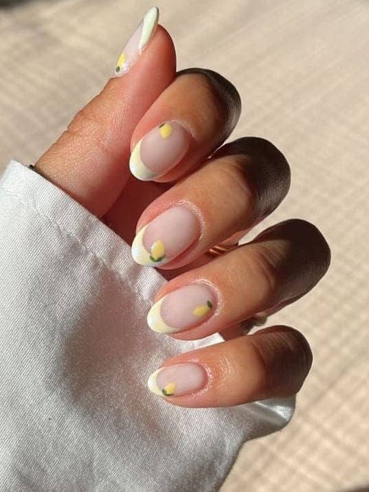 25 ไอเดียทำเล็บไปทะเลสวย ๆ สีสันสดใสคัลเลอร์ฟูล คุมธีมซัมเมอร์! 15
