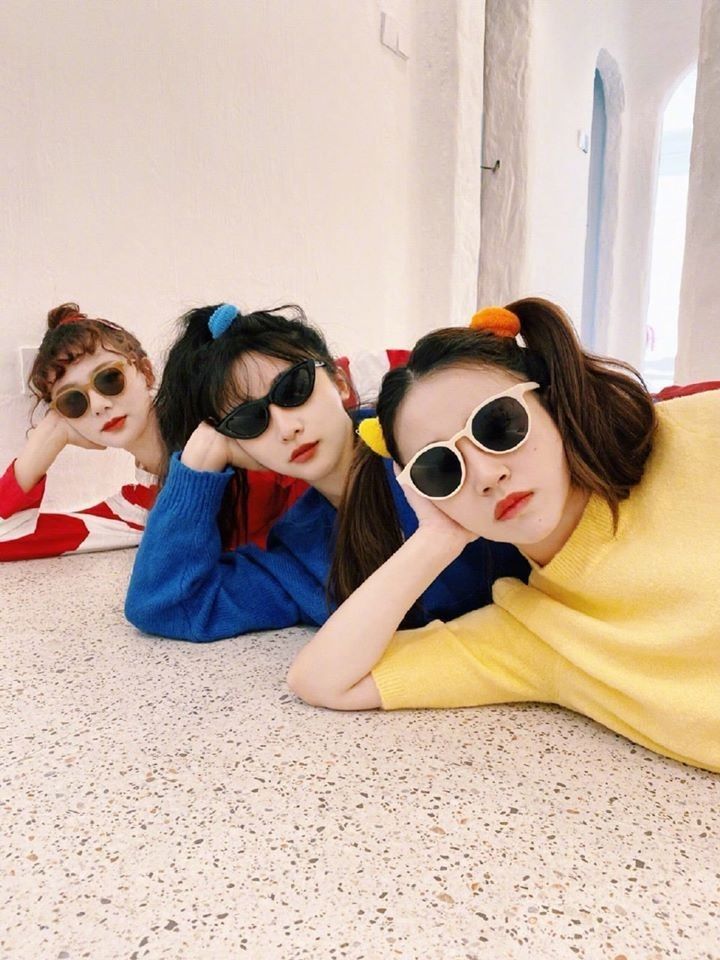 อัปเดต 2025! รวมไอเดีย ท่าโพสต์ถ่ายรูปกลุ่ม ถ่ายกับแก๊งเพื่อนยังไงให้โลกจำ! 9