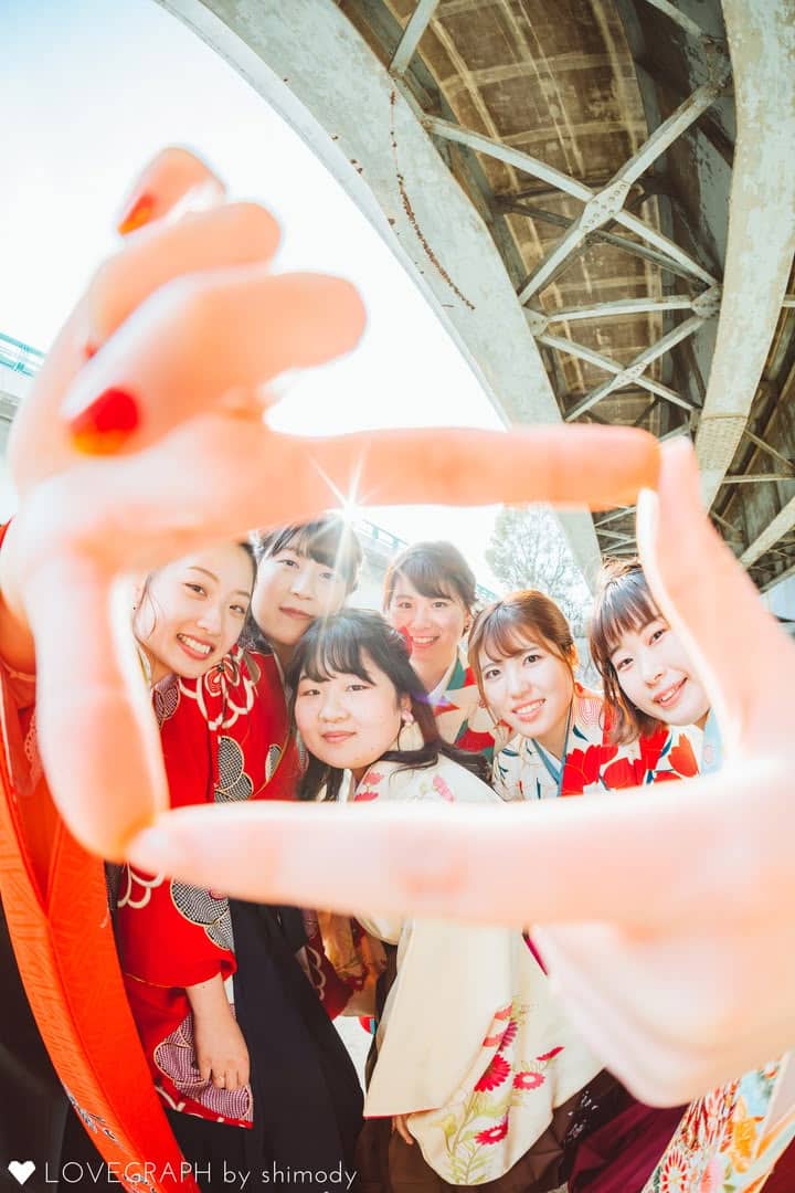 อัปเดต 2025! รวมไอเดีย ท่าโพสต์ถ่ายรูปกลุ่ม ถ่ายกับแก๊งเพื่อนยังไงให้โลกจำ! 21