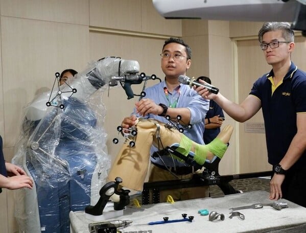PHKL Showcases Robotic Precision in Orthopaedic Care | Digital More