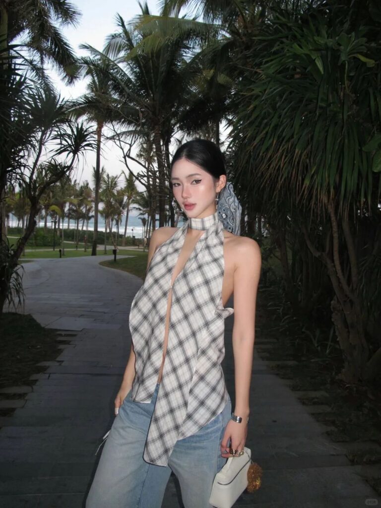 30 ไอเดียโพสท่าถ่ายรูปเซ็กซี่เบา ๆ ที่ใคร ๆ ก็ถ่ายตามได้ 24
