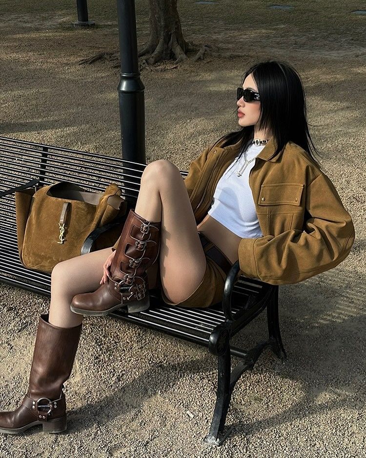 30 ไอเดียโพสท่าถ่ายรูปเซ็กซี่เบา ๆ ที่ใคร ๆ ก็ถ่ายตามได้ 20