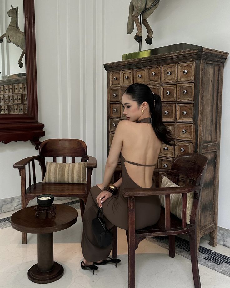 30 ไอเดียโพสท่าถ่ายรูปเซ็กซี่เบา ๆ ที่ใคร ๆ ก็ถ่ายตามได้ 17