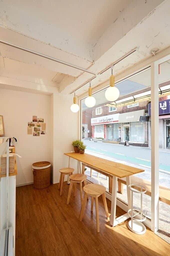 35 ไอเดียแต่งร้านกาแฟ หลากสไตล์ ถ่ายรูปสวยปังทุกมุม! 2