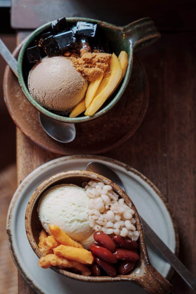 5 คาเฟ่ฝั่งพระนคร นั่งพักใจ จิบเครื่องดื่ม ทานขนมเพลิน ๆ เดินเที่ยวได้ทั้งวัน 6