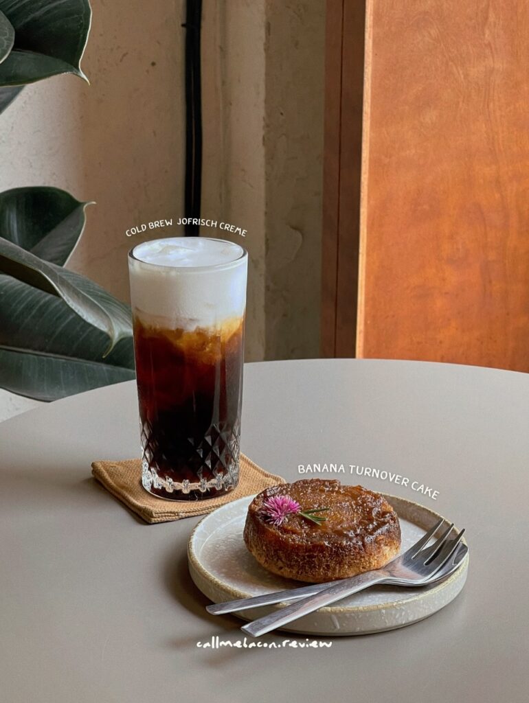 5 คาเฟ่ฝั่งพระนคร นั่งพักใจ จิบเครื่องดื่ม ทานขนมเพลิน ๆ เดินเที่ยวได้ทั้งวัน 10