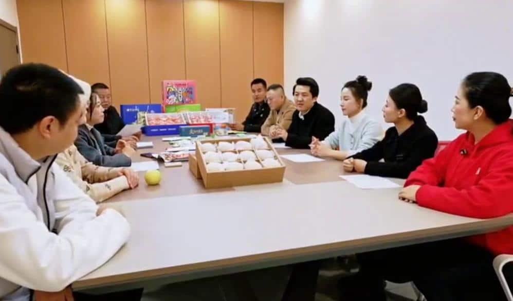 “เกษตรกรสายโค้ด” พลิกโฉมการไลฟ์ขายของบนที่ราบสูงดินเหลือง