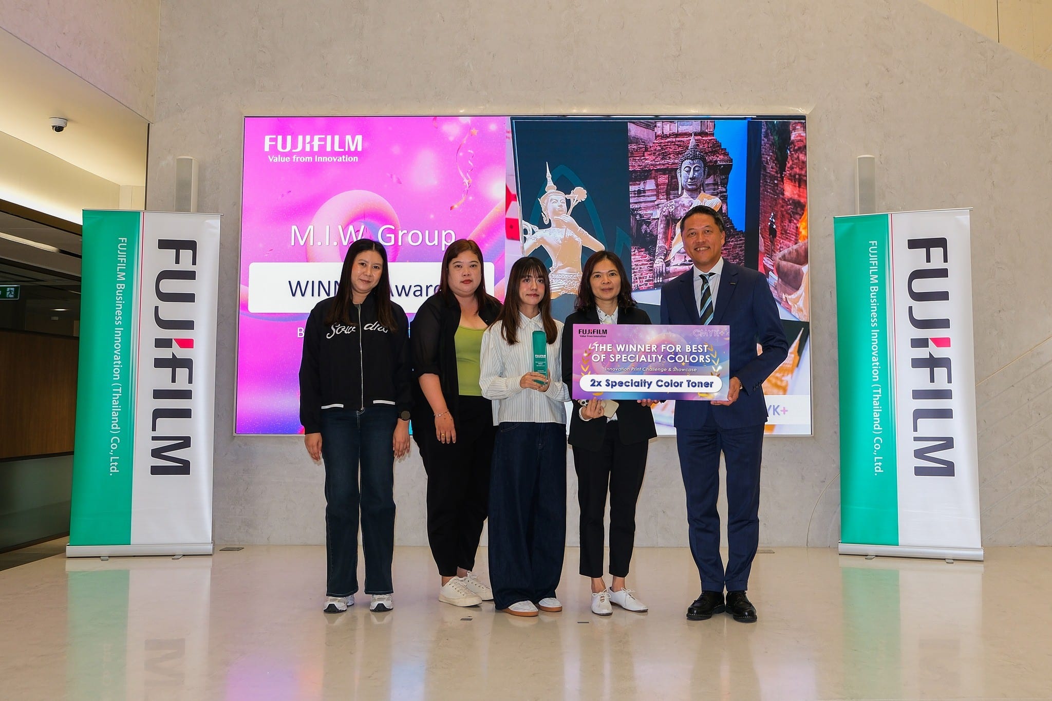 ก้าวข้ามขีดจำกัดงานพิมพ์! M.I.W. Group ประกาศศักดาคว้า 4 รางวัลนวัตกรรมสิ่งพิมพ์เวที FUJIFILM ทะยานซิวรางวัลใหญ่สุด “Best of Specialty Colors”
