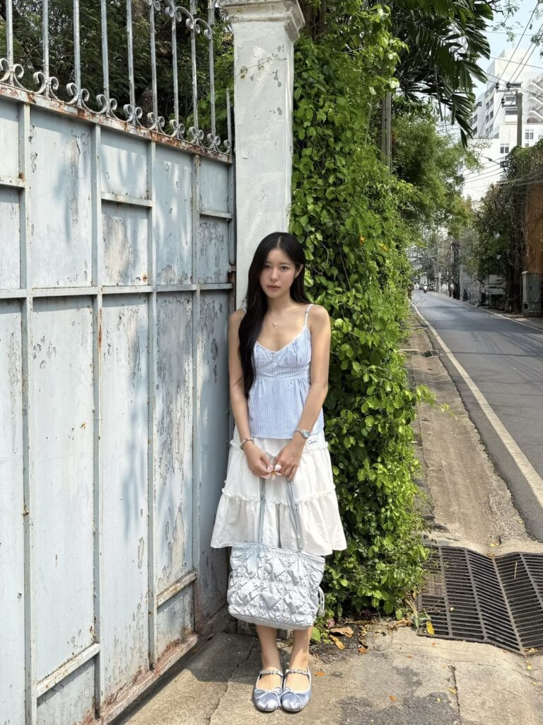 30 ไอเดียแต่งตัวไปคาเฟ่หน้าร้อน ถ่ายรูปมุมไหนก็ดูดี 21