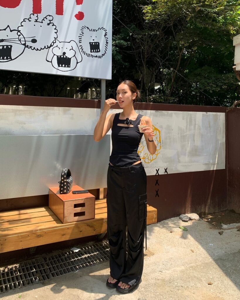 30 ไอเดียแต่งตัวไปคาเฟ่หน้าร้อน ถ่ายรูปมุมไหนก็ดูดี 20