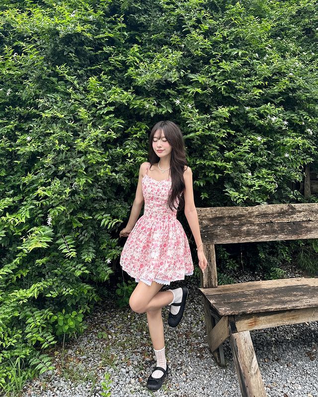 30 ไอเดียแต่งตัวไปคาเฟ่หน้าร้อน ถ่ายรูปมุมไหนก็ดูดี 25