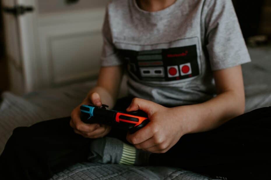 ถอดรหัสจิตวิทยา “พฤติกรรมเลียนแบบเกม” และสื่อรุนแรง เมื่อความก้าวร้าวถูกส่งต่อผ่าน “บทเรียนจำลอง”