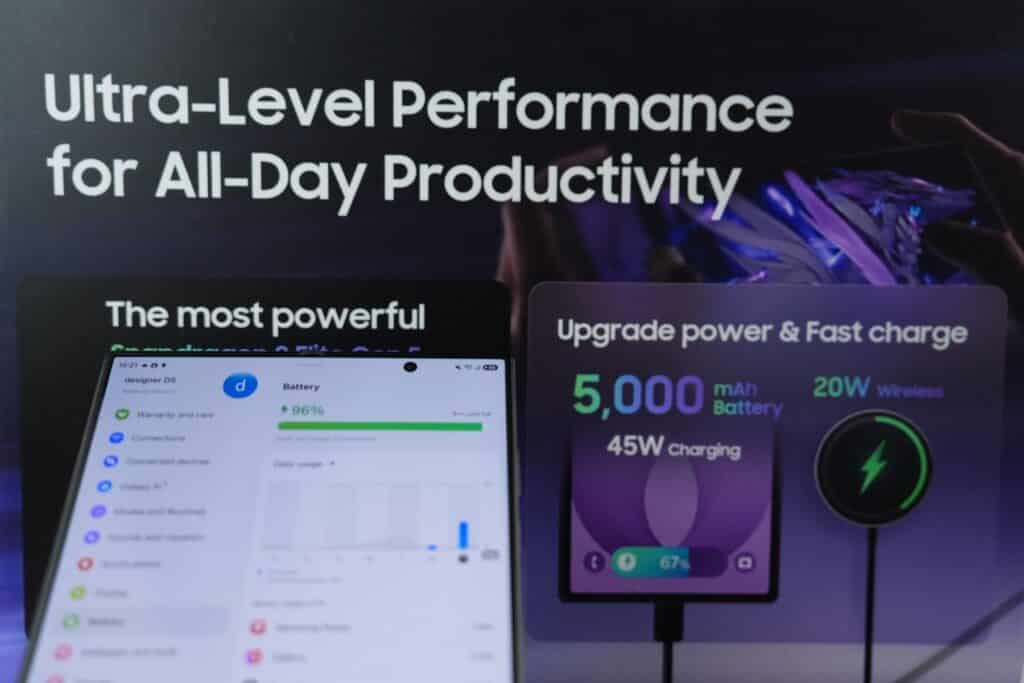 ซัมซุงส่ง Galaxy Z Fold8 Ultra นิยามใหม่ของพับประสิทธิภาพทรงพลังขั้นสุด ทุบสถิติบางสุดใน Galaxy เพียง 4.1 มม. ด้วยขุมพลัง Snapdragon® 8 Elite Gen 5 Mobile Platform for Galaxy และกล้องใหม่คมชัด ระดับUltra 13 MAY PR 2026 07 16 152339 ซัมซุงส่ง Galaxy Z Fold8 Ultra นิยามใหม่ของพับประสิทธิภาพทรงพลังขั้นสุด ทุบสถิติบางสุดใน Galaxy เพียง 4.1 มม. ด้วยขุมพลัง Snapdragon® 8 Elite Gen 5 Mobile Platform for Galaxy และกล้องใหม่คมชัด ระดับUltra