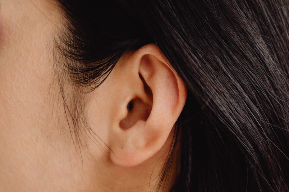 pexels karola g 8092983 ทำความสะอาดหูอย่างไรให้ถูกวิธี? เคล็ดลับดูแลหูให้สะอาด ปลอดภัย ไม่เสี่ยงหูอุดตัน และปัญหาอื่น ๆ