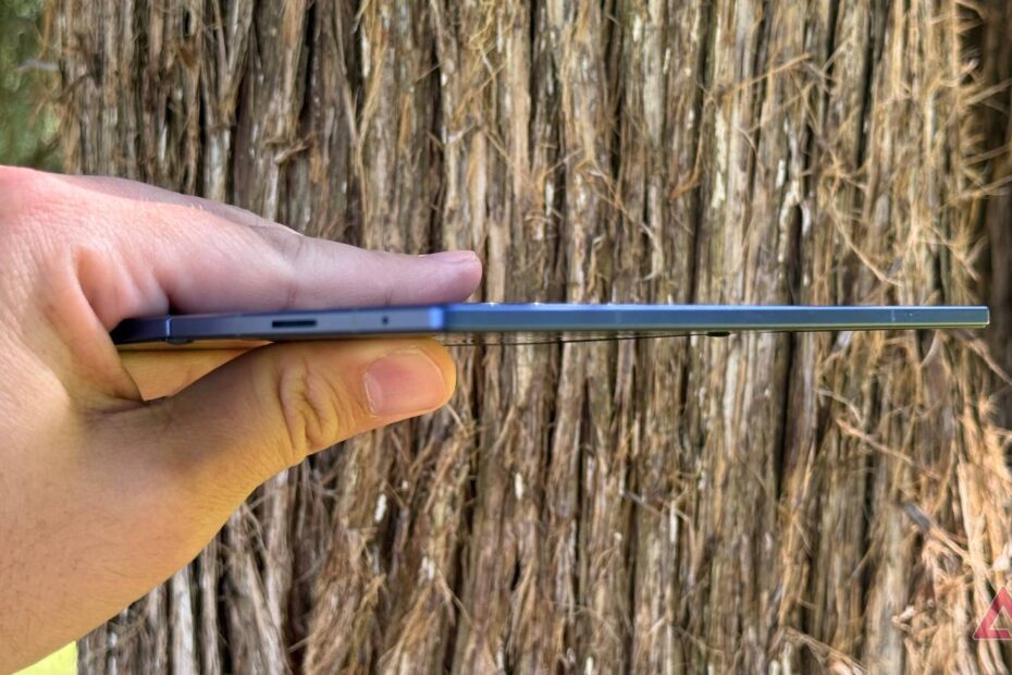 Samsung's Flex Titanium is a direct response to Apple's iPhone Ultra threat