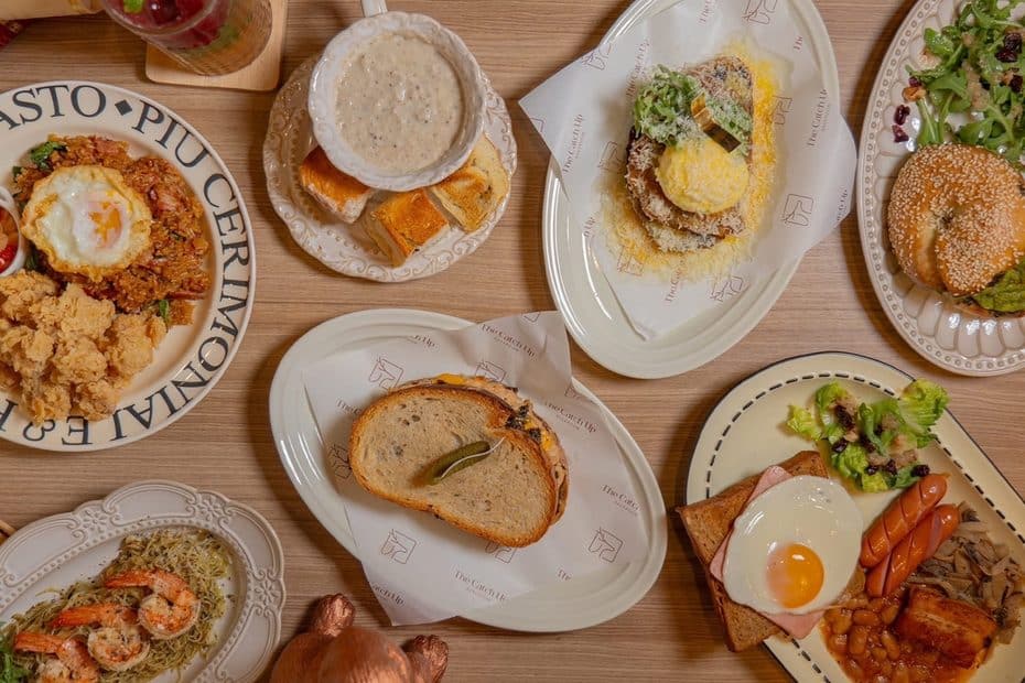 คาเฟ่ลาดกระบังสำหรับมื้อ Brunch: ซาวโดว์และอาหารเต็มมื้อที่ The Catch Up Bakeroom