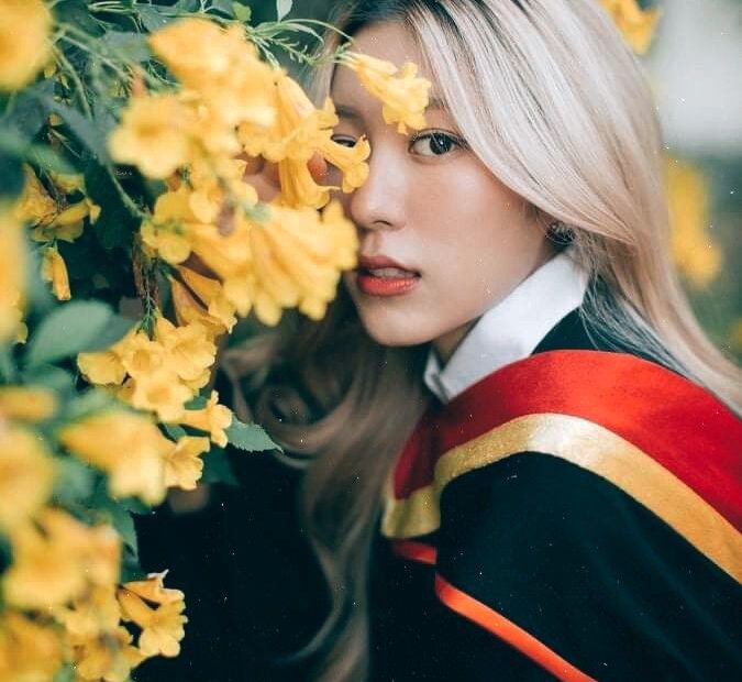 25 ไอเดียถ่ายรูปรับปริญญานอกรอบ พร้อมท่าโพสสวย ๆ สำหรับบัณฑิต