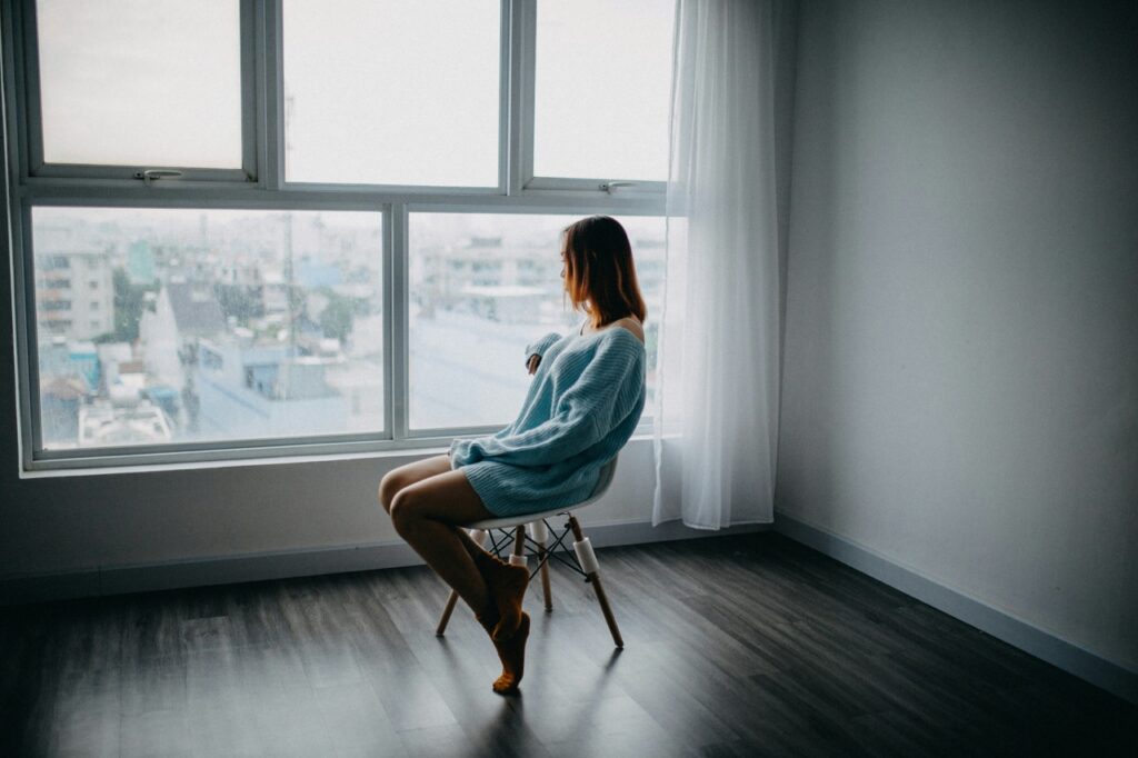 anthony tran PqIvg8mw 4U unsplash Large เลิกกับแฟนแล้วเคว้ง? ส่องวิธีฮีลใจ ค้นหาตัวเองใหม่ในแบบที่รักตัวเองมากกว่าเดิม