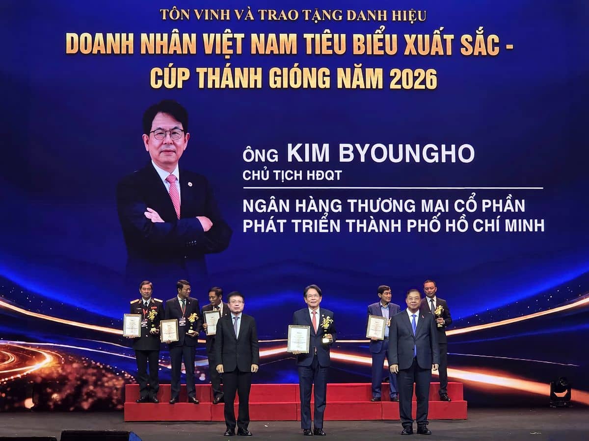 ประธาน HDBank ได้รับการยกย่องเป็นหนึ่งในผู้ประกอบการที่ยอดเยี่ยมของเวียดนาม