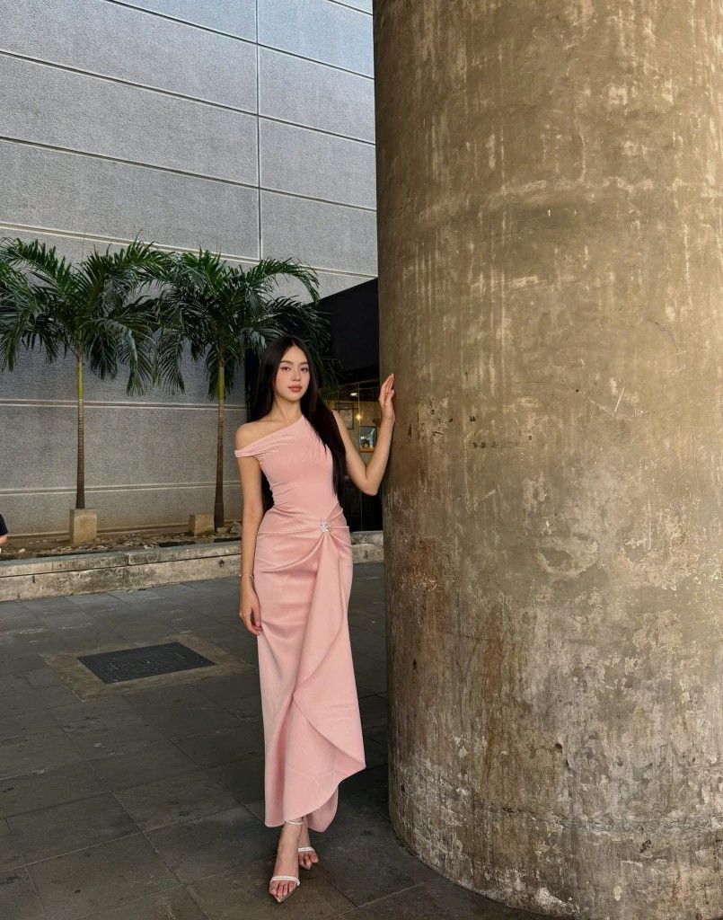 20 ไอเดียชุดไปงานแต่ง สวยหรู ดูดี ที่สาว ๆ ต้องกดเซฟ! 12