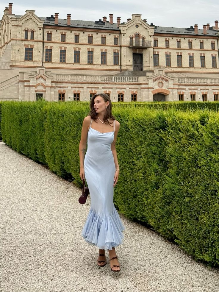20 ไอเดียชุดไปงานแต่ง สวยหรู ดูดี ที่สาว ๆ ต้องกดเซฟ! 8