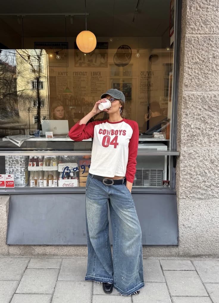 น้อยแต่มาก! 20 ไอเดียแต่งตัวด้วยเสื้อ Raglan Sleeves 12